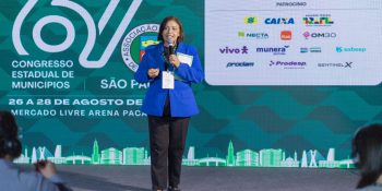 Eliana Moreira ministra palestra no 67º Congresso dos Municípios Paulistas.